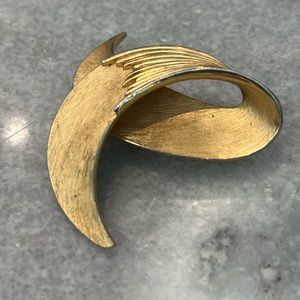 Vintage Trifari abstract brooch/pin